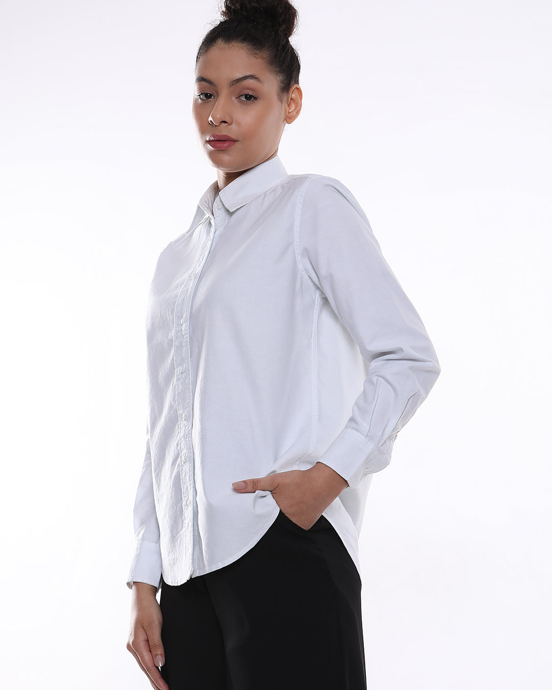 Girl wearing Cotton Oxford white women's shirt from Gazillion