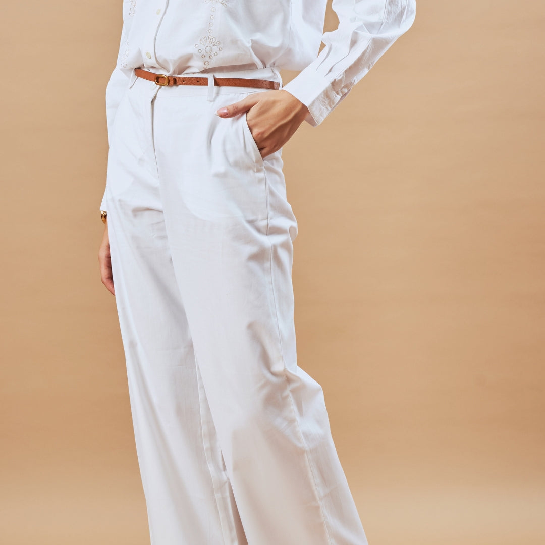 Girl wearing cropped formal pants in Berlin Fit from Gazillion