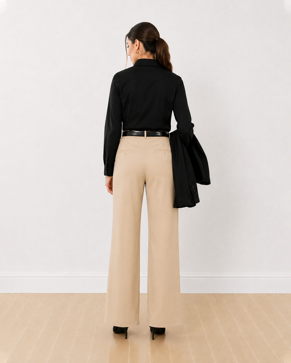 Anna black cotton poplin shirt back view with the 2 back darts