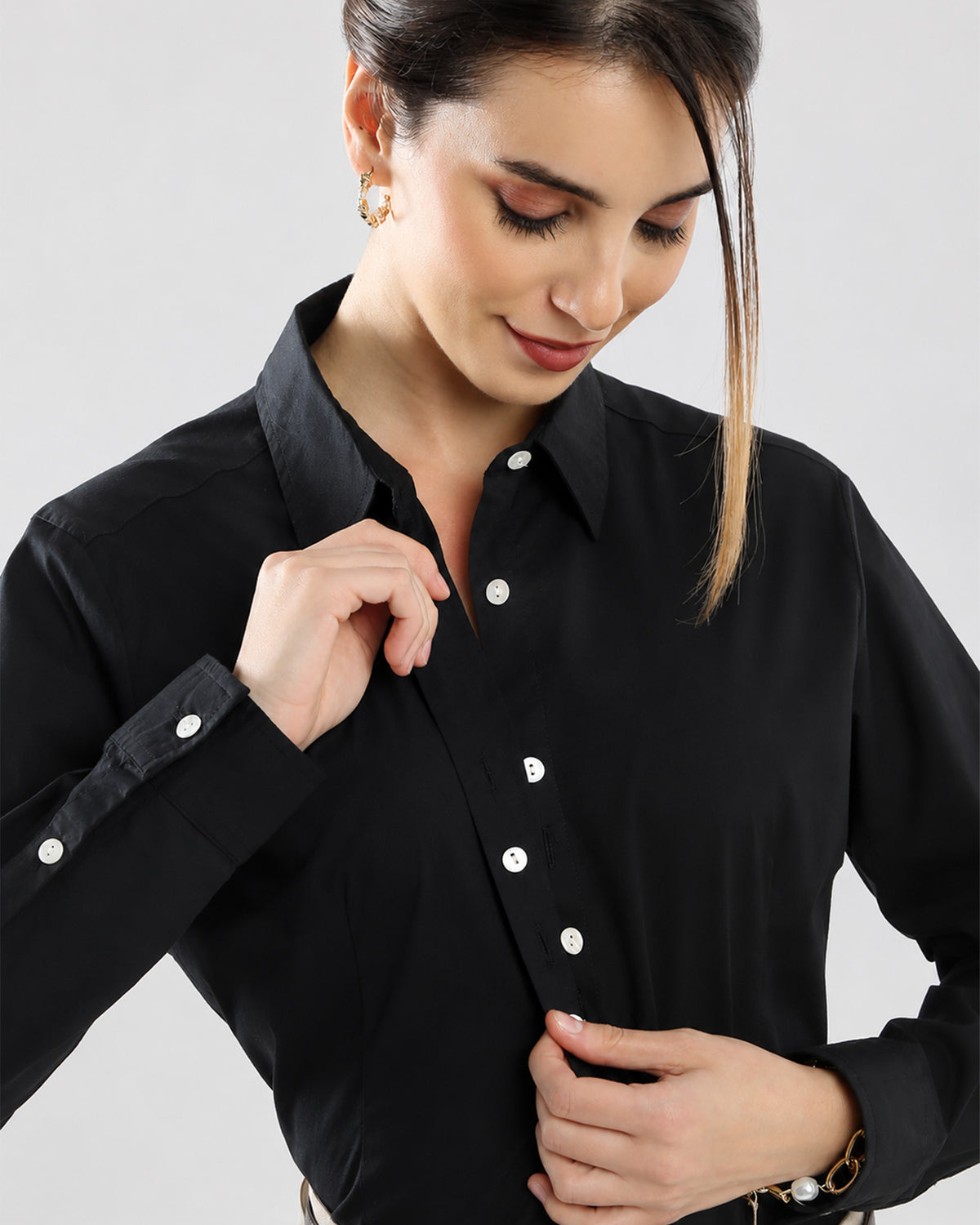 Anna black cotton poplin shirt collar and placket with the hidden dignity buttons