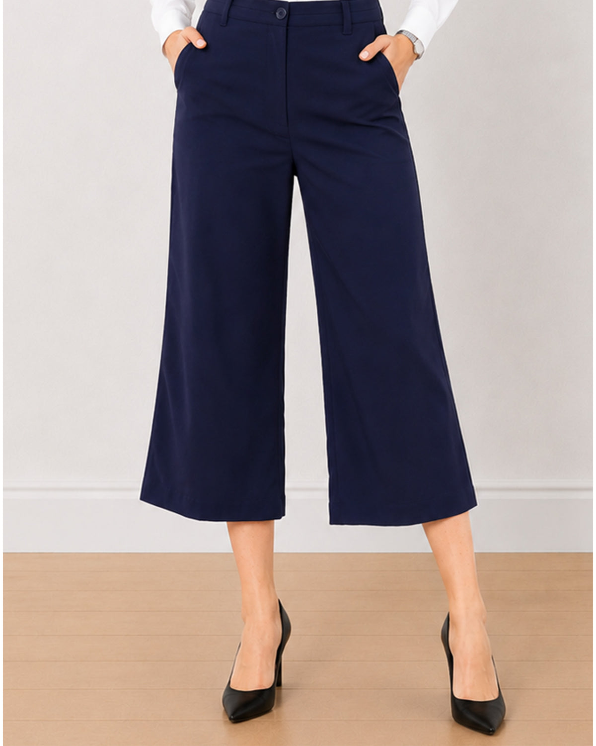 Bella navy blue 3/4th straight pants close-up of the 2 side cross pockets