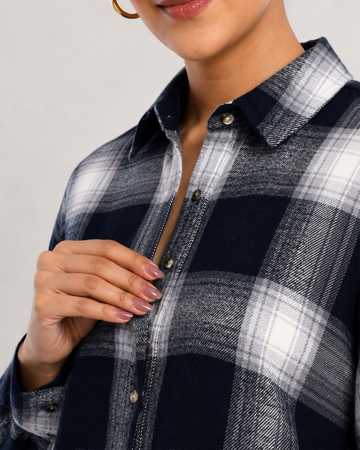 Bianca navy blue 100% cotton checks collar close-up with hidden dignity buttons