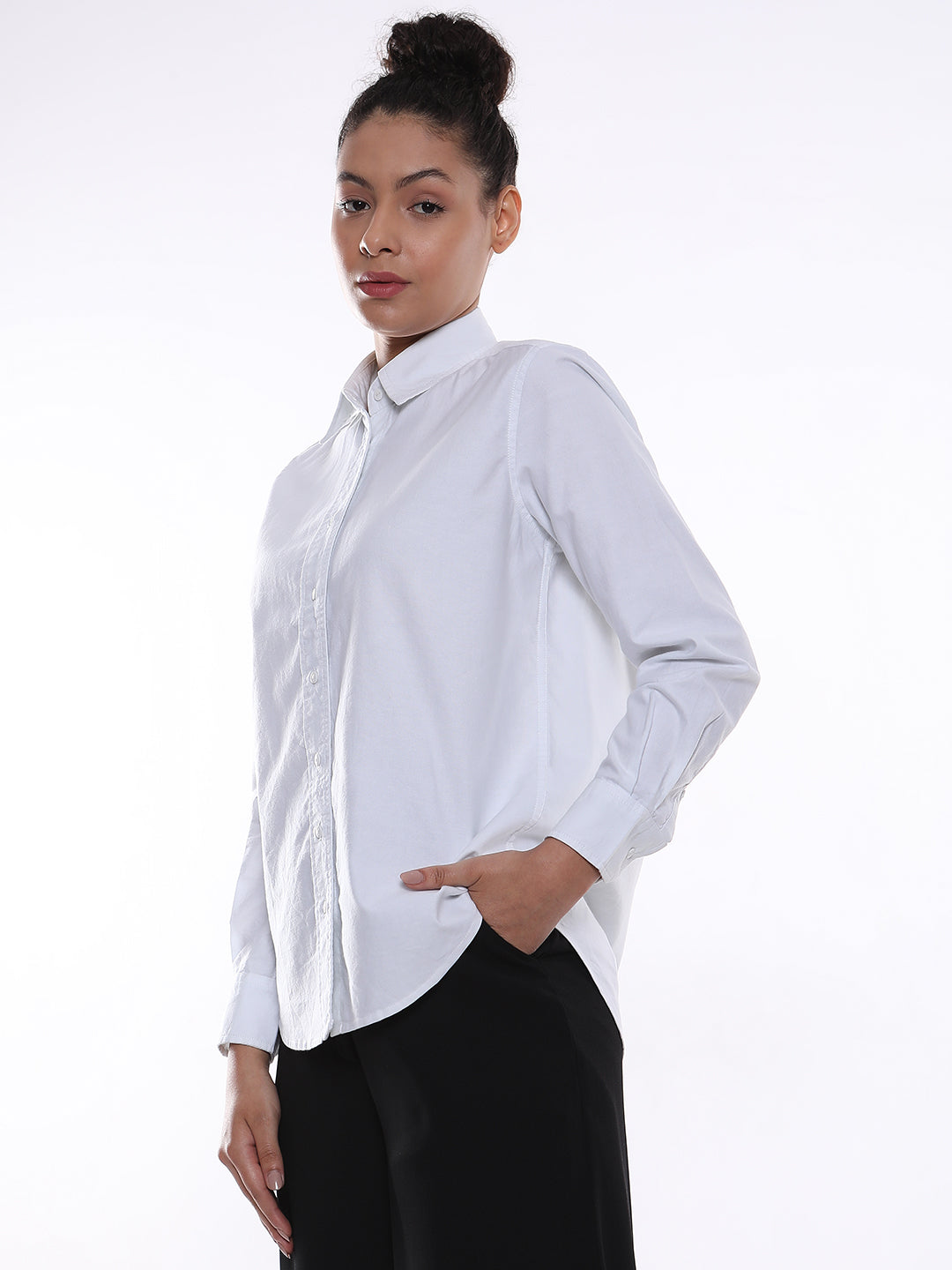 Girl wearing Cotton Oxford white women's shirt from Gazillion