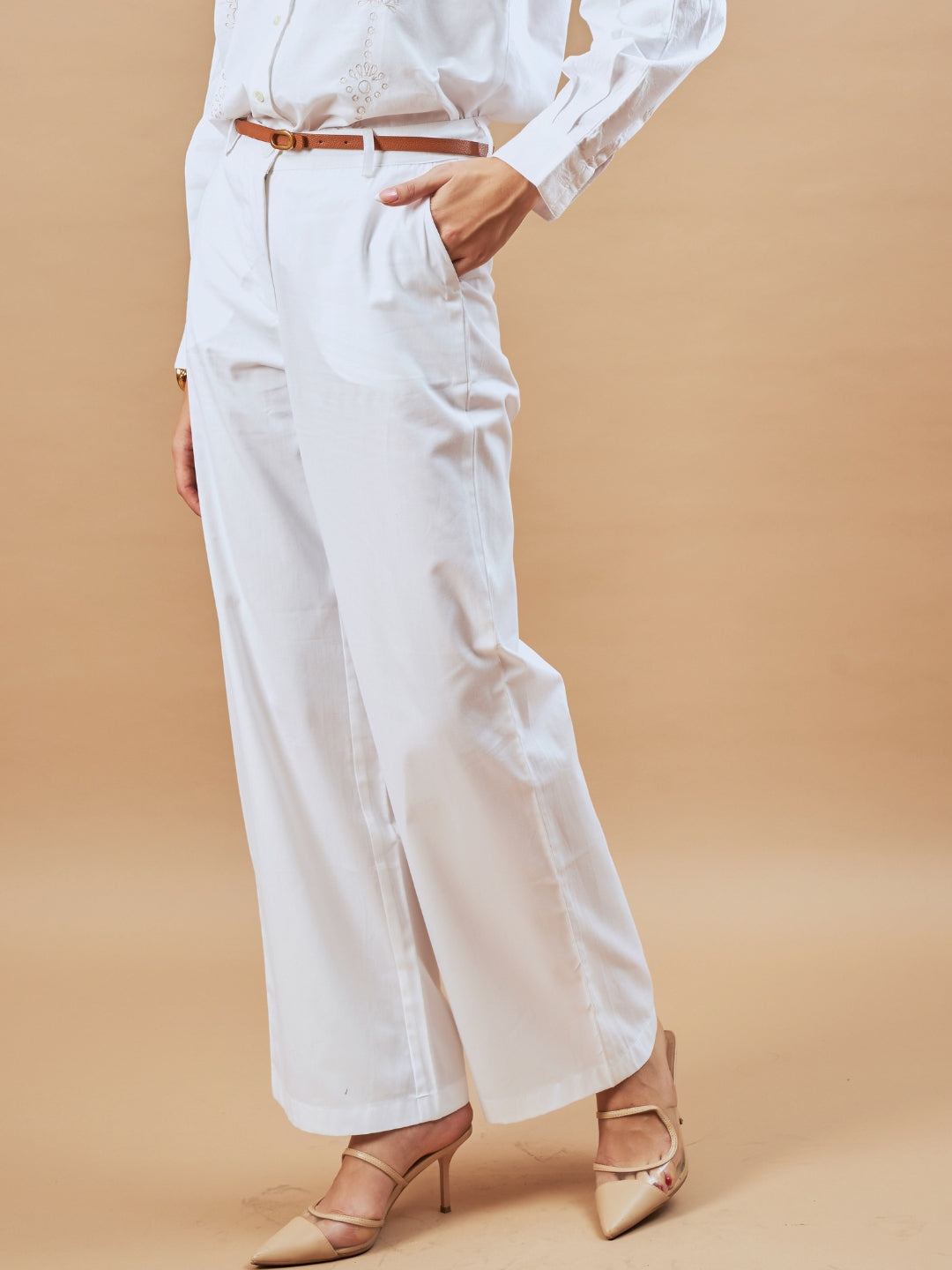Girl wearing cropped formal pants in Berlin Fit from Gazillion