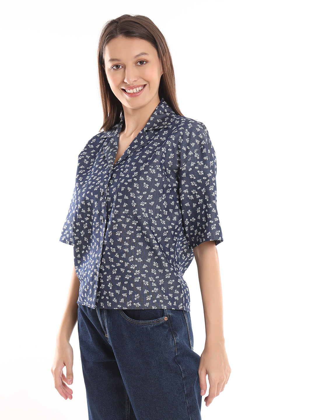 Cece Indigo Printed Short Sleeves Cropped Cotton Shirt