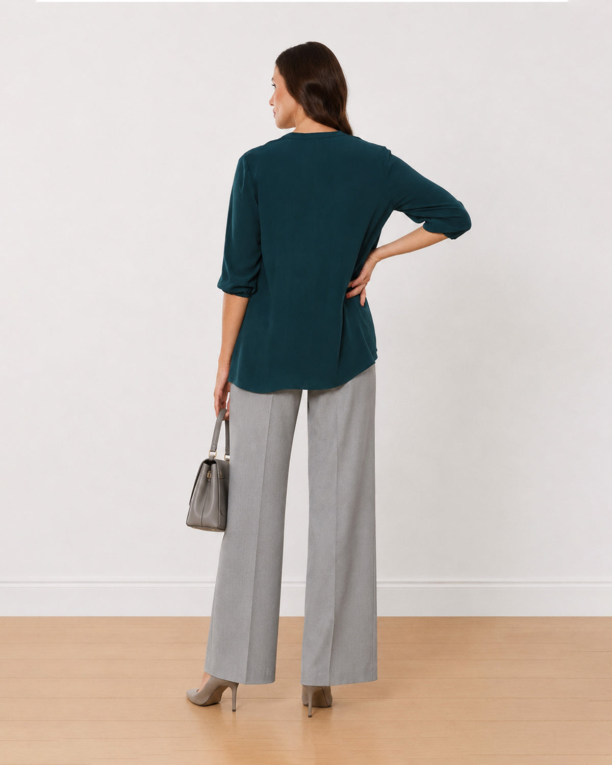 Alda bottle green 100% viscose plus size top back view with the boxy fit