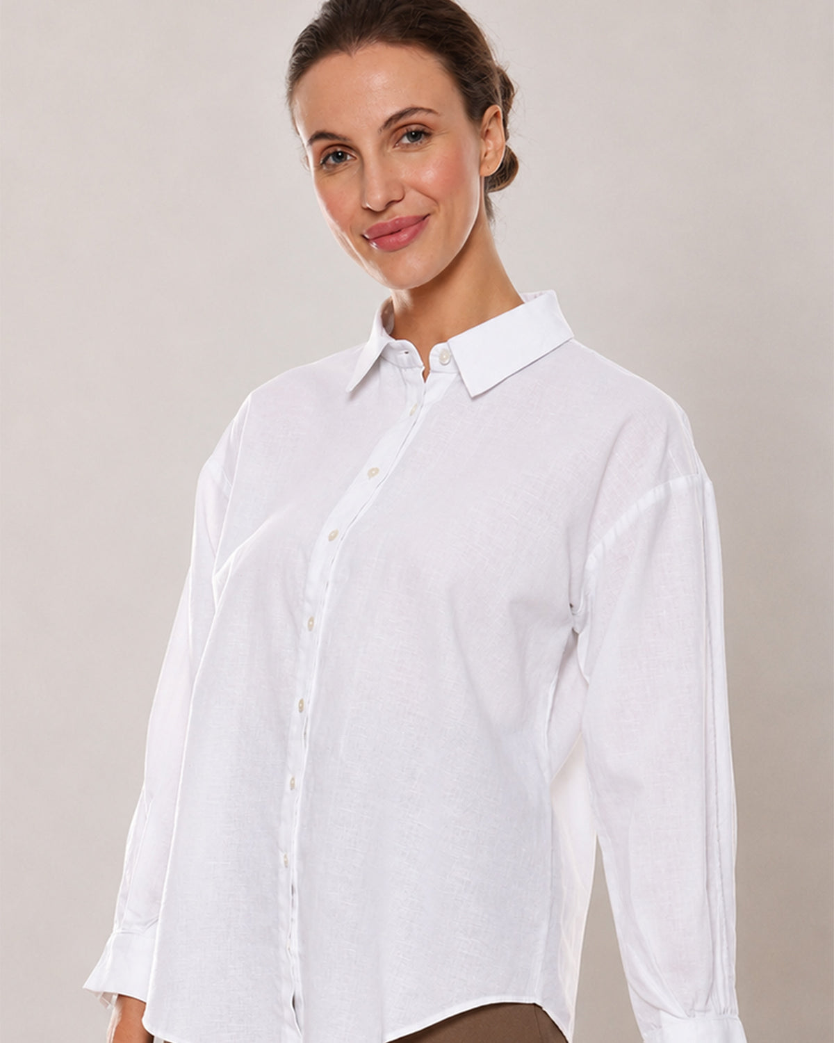 Alexis white cotton linen shirt drop shoulder and full sleeve close-up