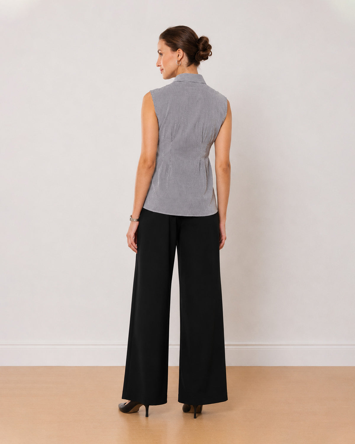Amora striped 100% cotton sleeveless shirt back view with the 2 back darts