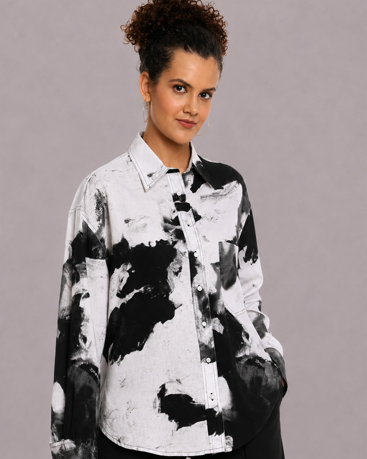 Benna black and white floral print oversized shirt collar and chest pocket close-up