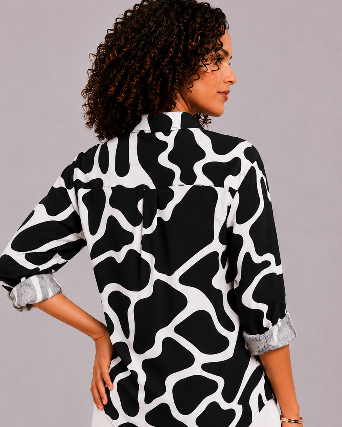 Brooke black and white abstract print shirt back sleeve detail with the drop shoulder