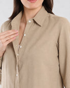 Close-up of Charlie beige 100% cotton herringbone shirt collar with hidden dignity buttons