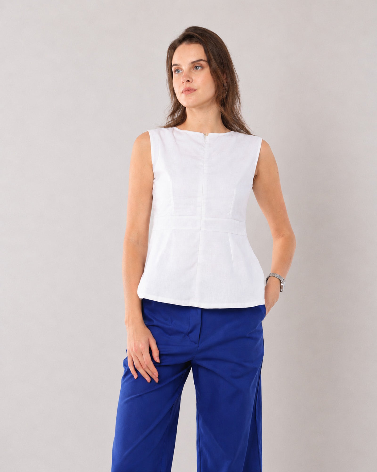 Close-up of Gianna white linen top round neckline, fitted waist and vertical seams