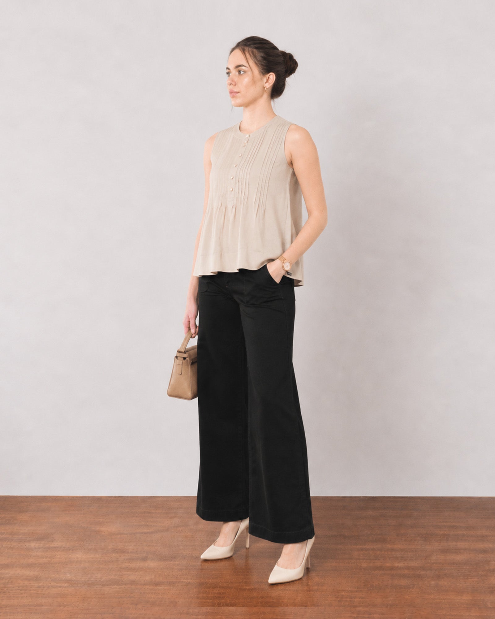 Gill beige linen top, minimalist office look